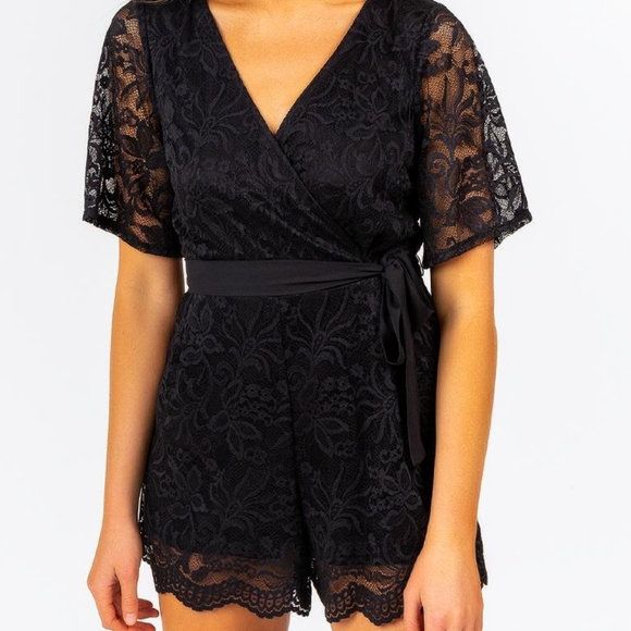NWT Laina Lace Kimono Sleeve Romper - Picture 2 of 7